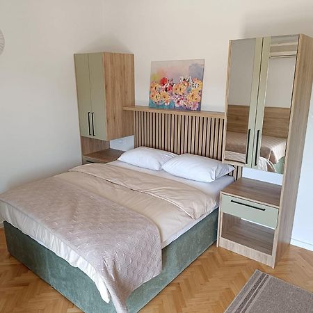 Diana Rooms And Apartments สตารีกราด-ปาเคลนีซา ภายนอก รูปภาพ
