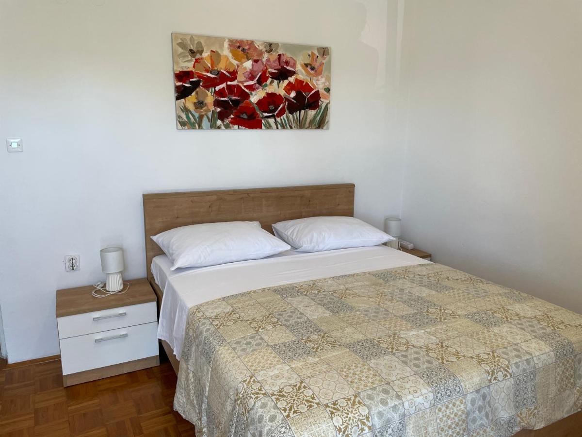 Diana Rooms And Apartments สตารีกราด-ปาเคลนีซา ภายนอก รูปภาพ