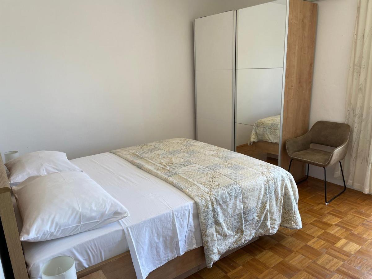 Diana Rooms And Apartments สตารีกราด-ปาเคลนีซา ภายนอก รูปภาพ