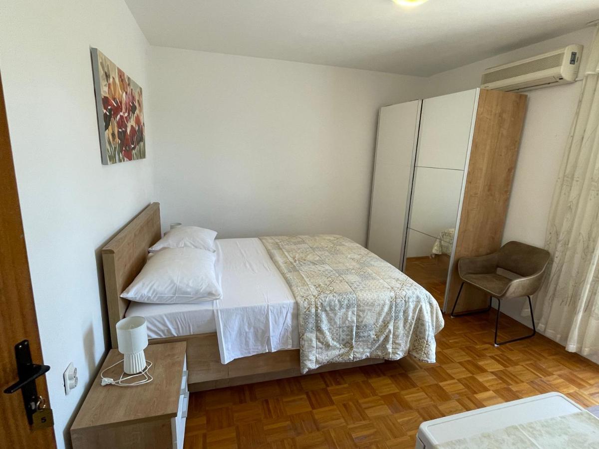Diana Rooms And Apartments สตารีกราด-ปาเคลนีซา ภายนอก รูปภาพ