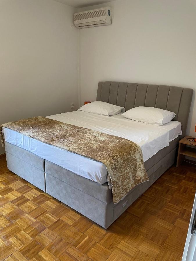Diana Rooms And Apartments สตารีกราด-ปาเคลนีซา ภายนอก รูปภาพ