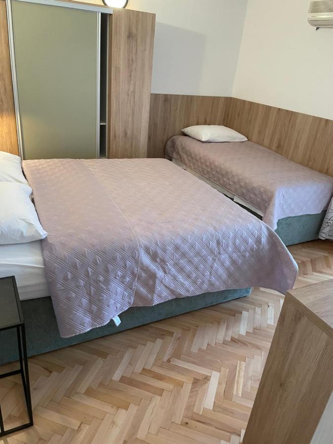 Diana Rooms And Apartments สตารีกราด-ปาเคลนีซา ภายนอก รูปภาพ
