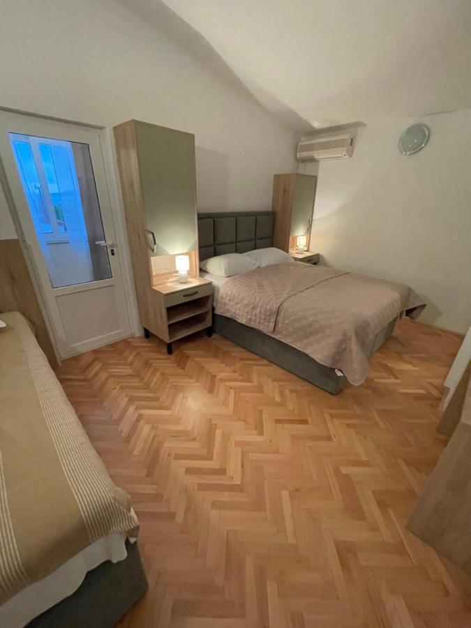 Diana Rooms And Apartments สตารีกราด-ปาเคลนีซา ภายนอก รูปภาพ