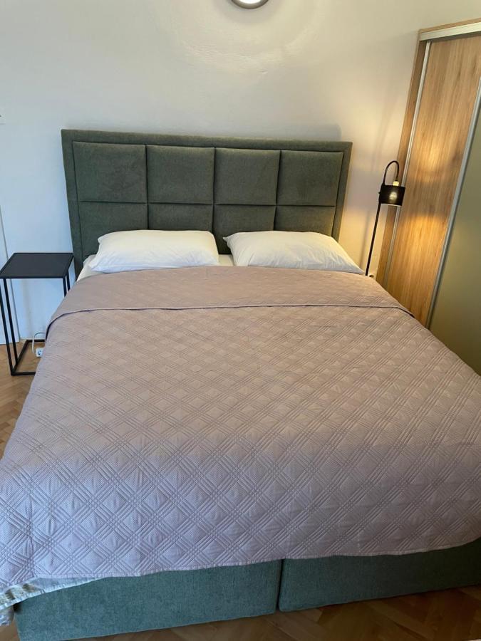 Diana Rooms And Apartments สตารีกราด-ปาเคลนีซา ภายนอก รูปภาพ