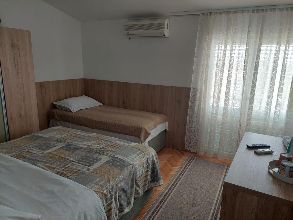 Diana Rooms And Apartments สตารีกราด-ปาเคลนีซา ภายนอก รูปภาพ
