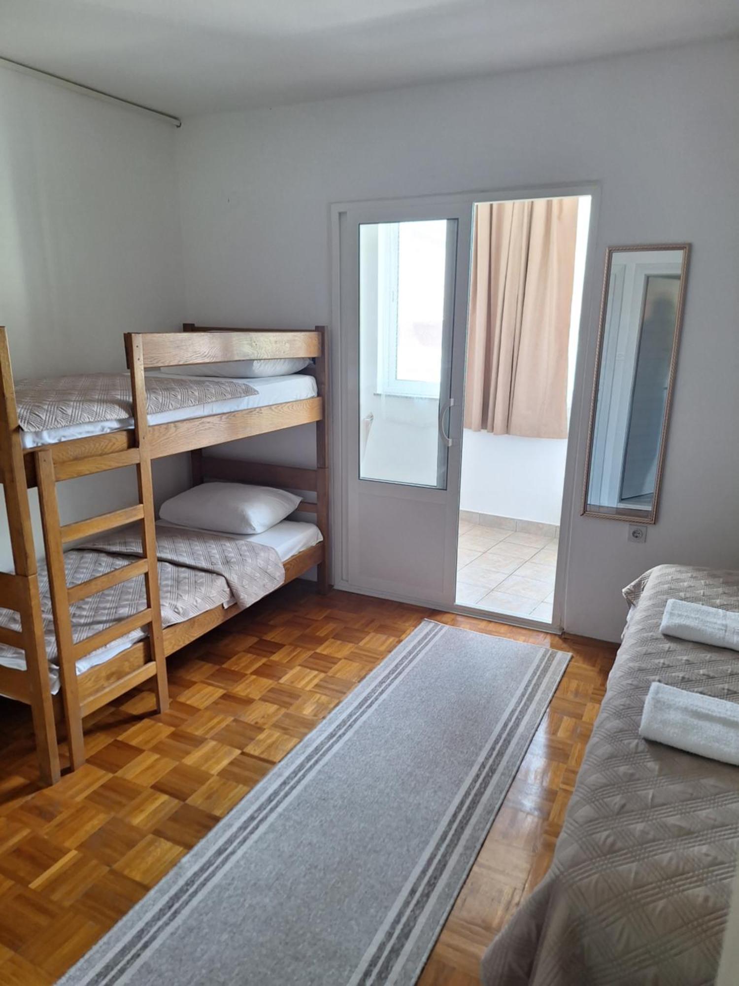 Diana Rooms And Apartments สตารีกราด-ปาเคลนีซา ภายนอก รูปภาพ