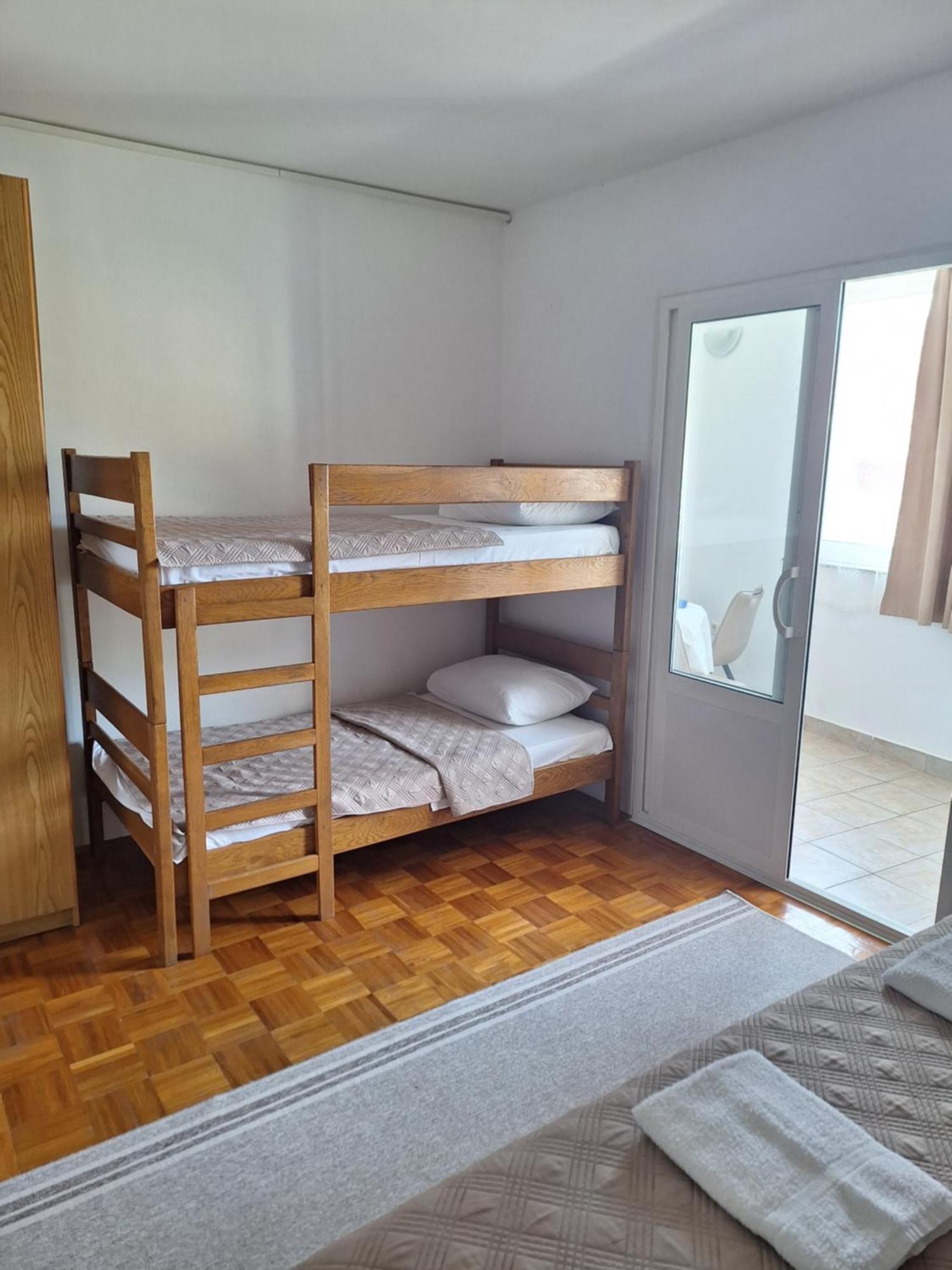 Diana Rooms And Apartments สตารีกราด-ปาเคลนีซา ภายนอก รูปภาพ
