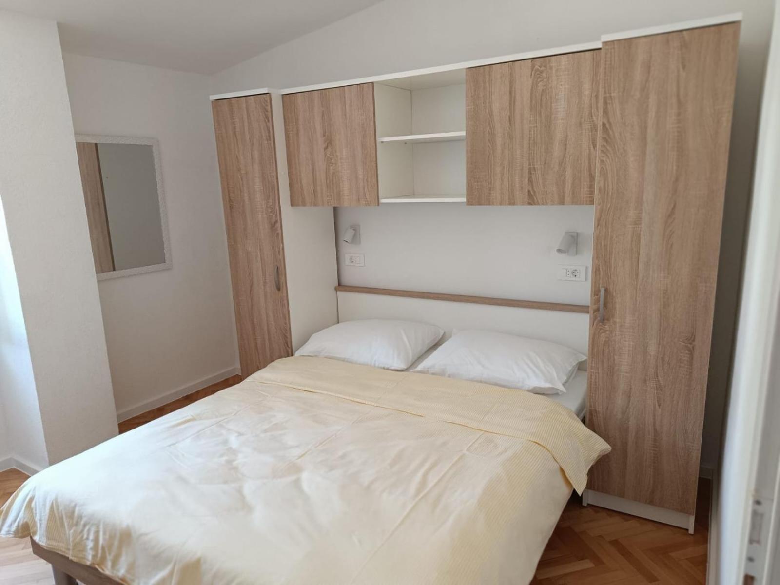 Diana Rooms And Apartments สตารีกราด-ปาเคลนีซา ห้อง รูปภาพ