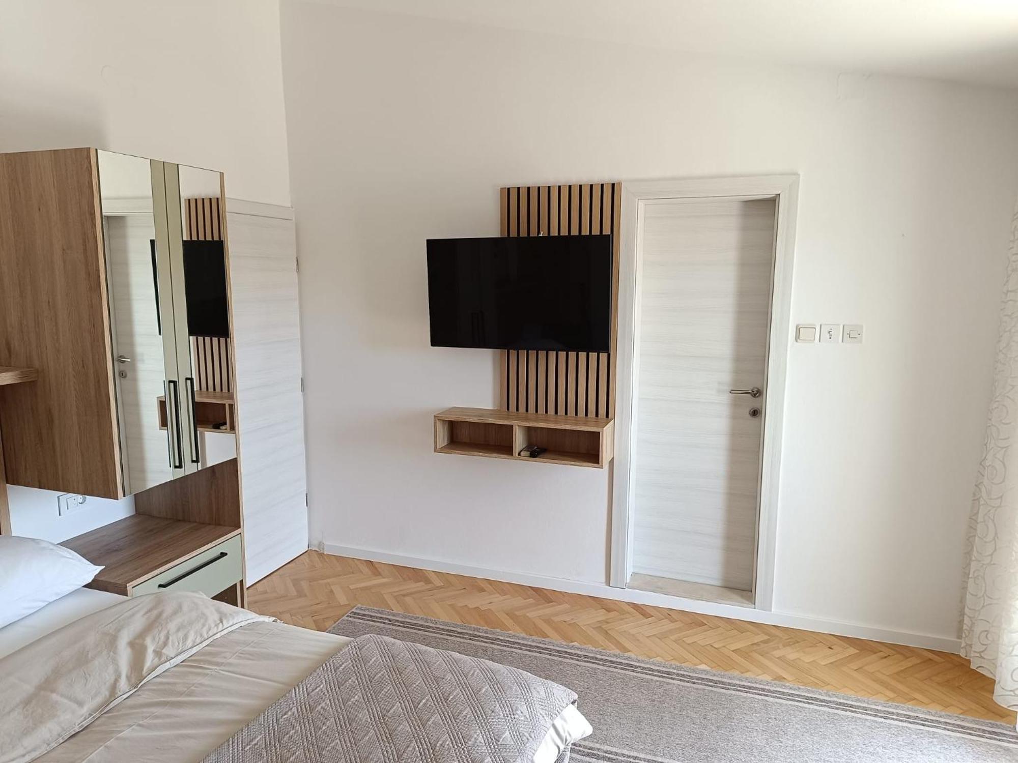 Diana Rooms And Apartments สตารีกราด-ปาเคลนีซา ภายนอก รูปภาพ