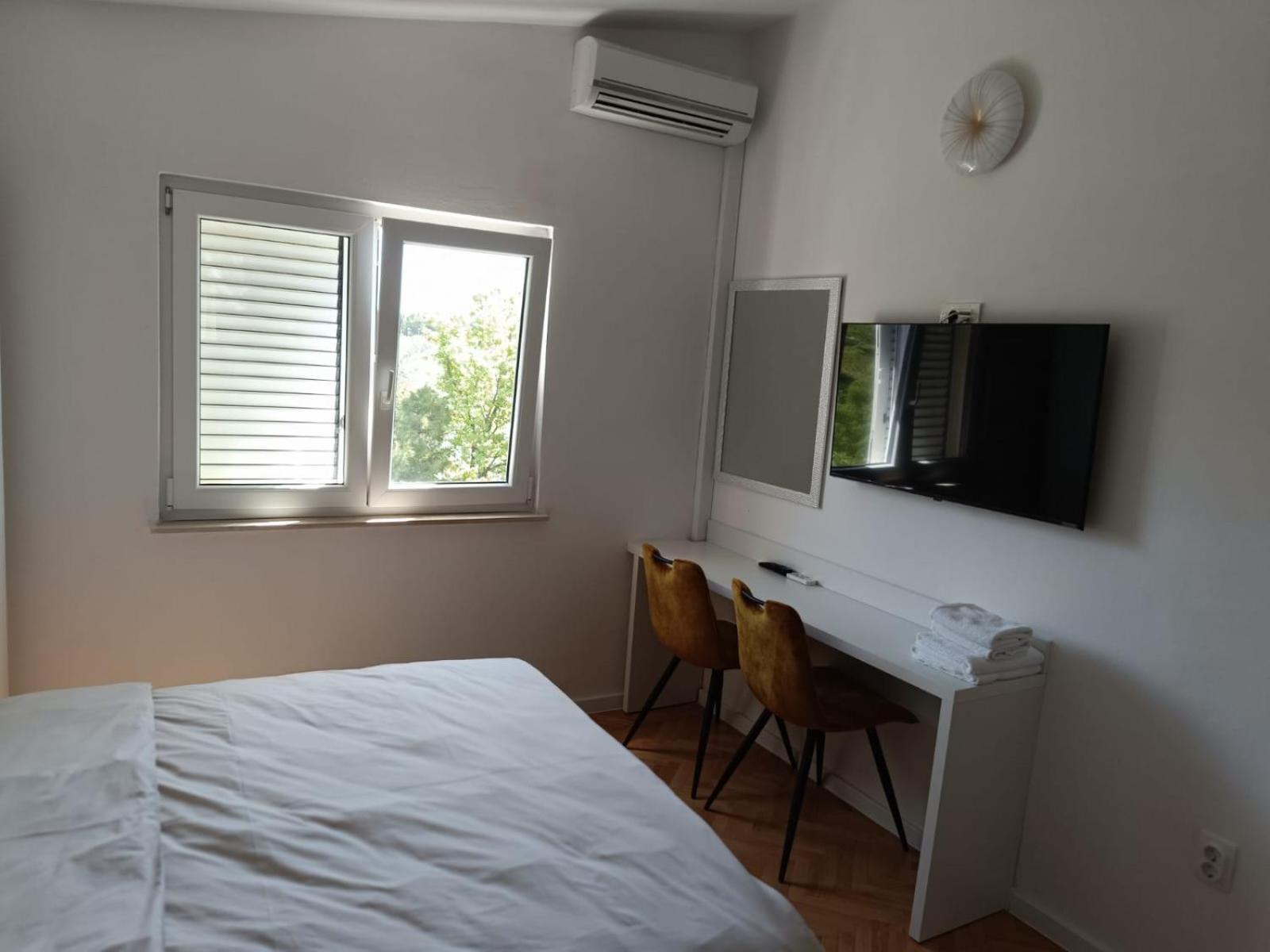 Diana Rooms And Apartments สตารีกราด-ปาเคลนีซา ภายนอก รูปภาพ