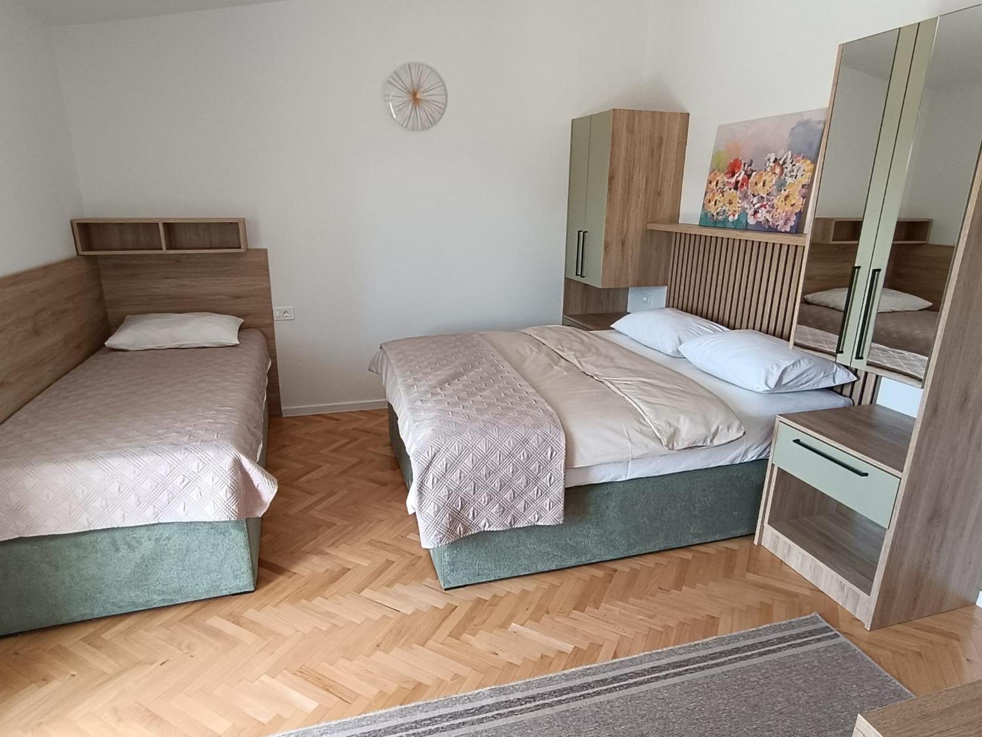 Diana Rooms And Apartments สตารีกราด-ปาเคลนีซา ภายนอก รูปภาพ