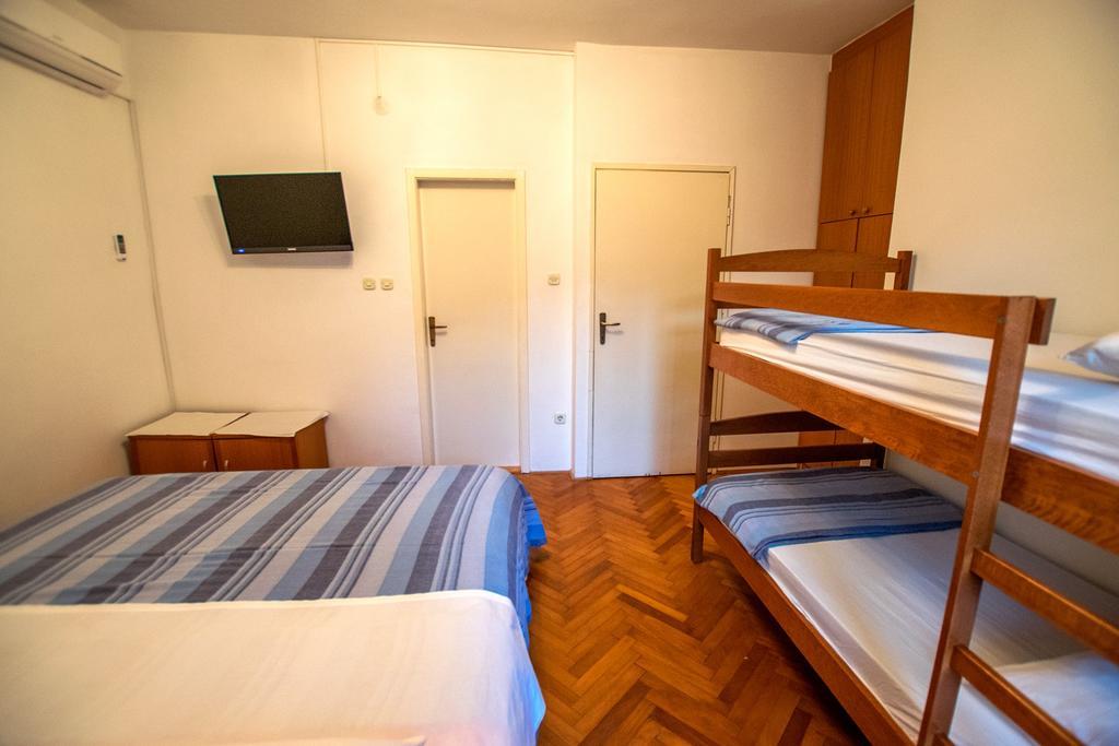Diana Rooms And Apartments สตารีกราด-ปาเคลนีซา ภายนอก รูปภาพ