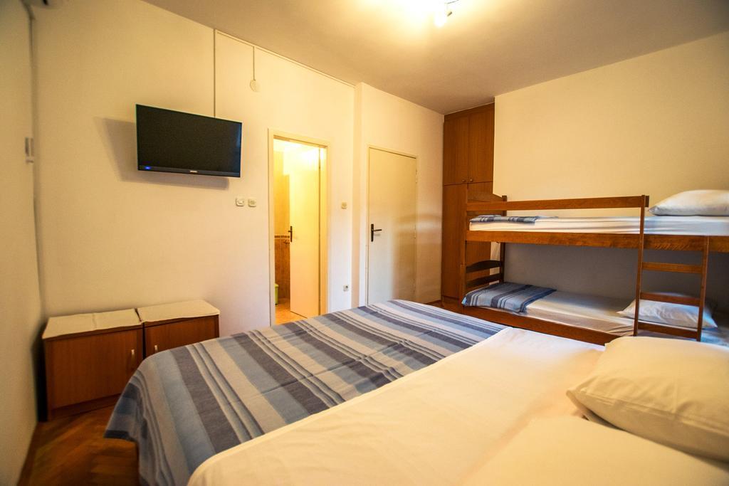 Diana Rooms And Apartments สตารีกราด-ปาเคลนีซา ภายนอก รูปภาพ